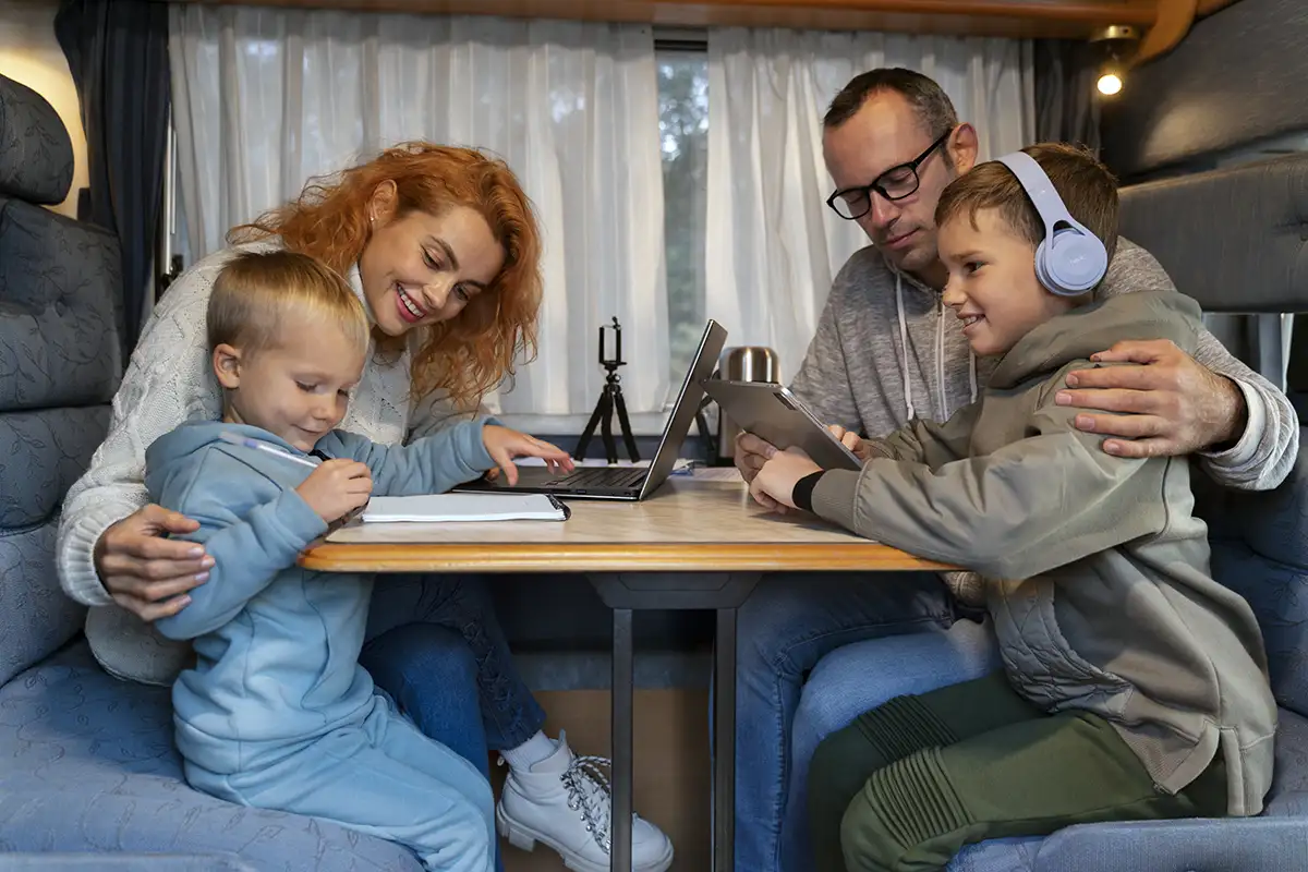 gezin in de camper